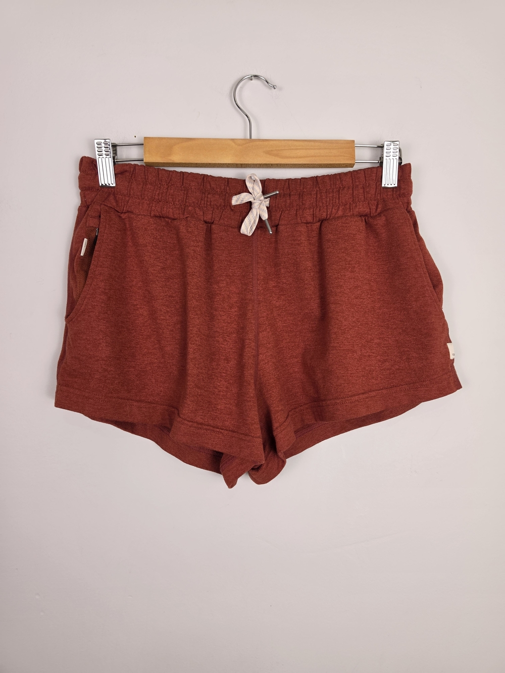 VUORI Halo Performance DreamKnit Shorts Desert Rose Heather Womenโs Small VW339